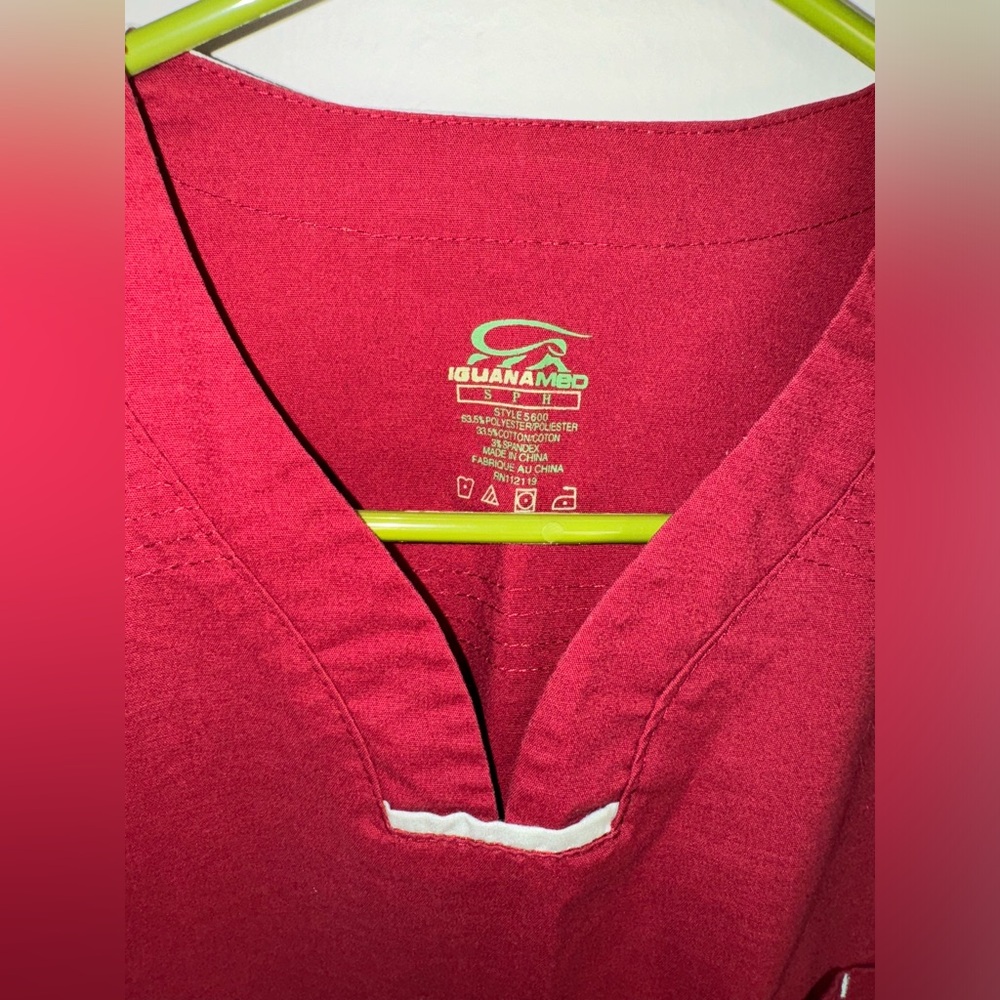 Small x IguanaMed Burgundy Scrub top x Bottoms